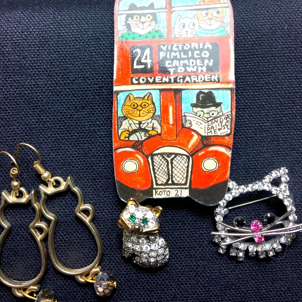 Pins cat assortment